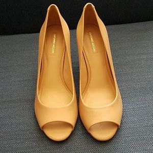 Antonio Melani Rainah Cream Leather Peep Toe Pump